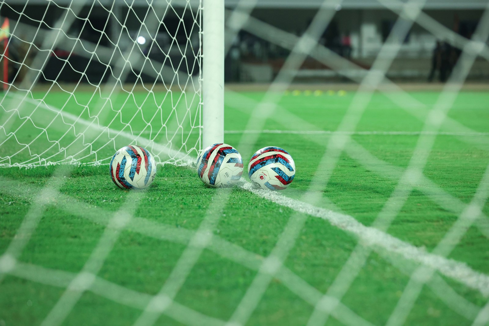 澳门世界杯：公园大妈打法，64岁选手吓袁嘉楠一跳，球拍异形（封面配图）